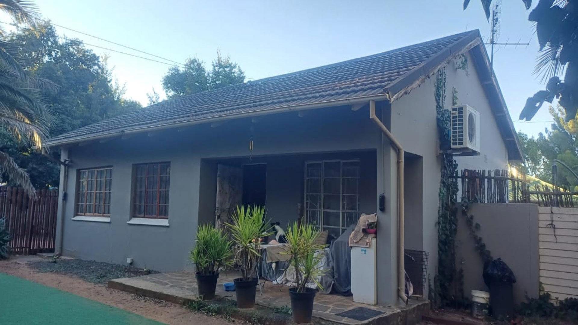 Front View of property in Wilgehof