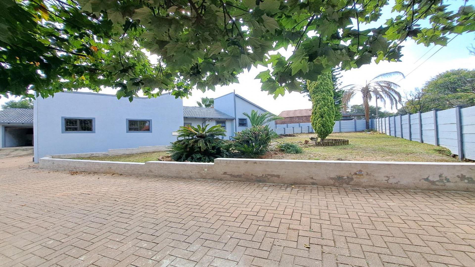 Front View of property in The Reeds