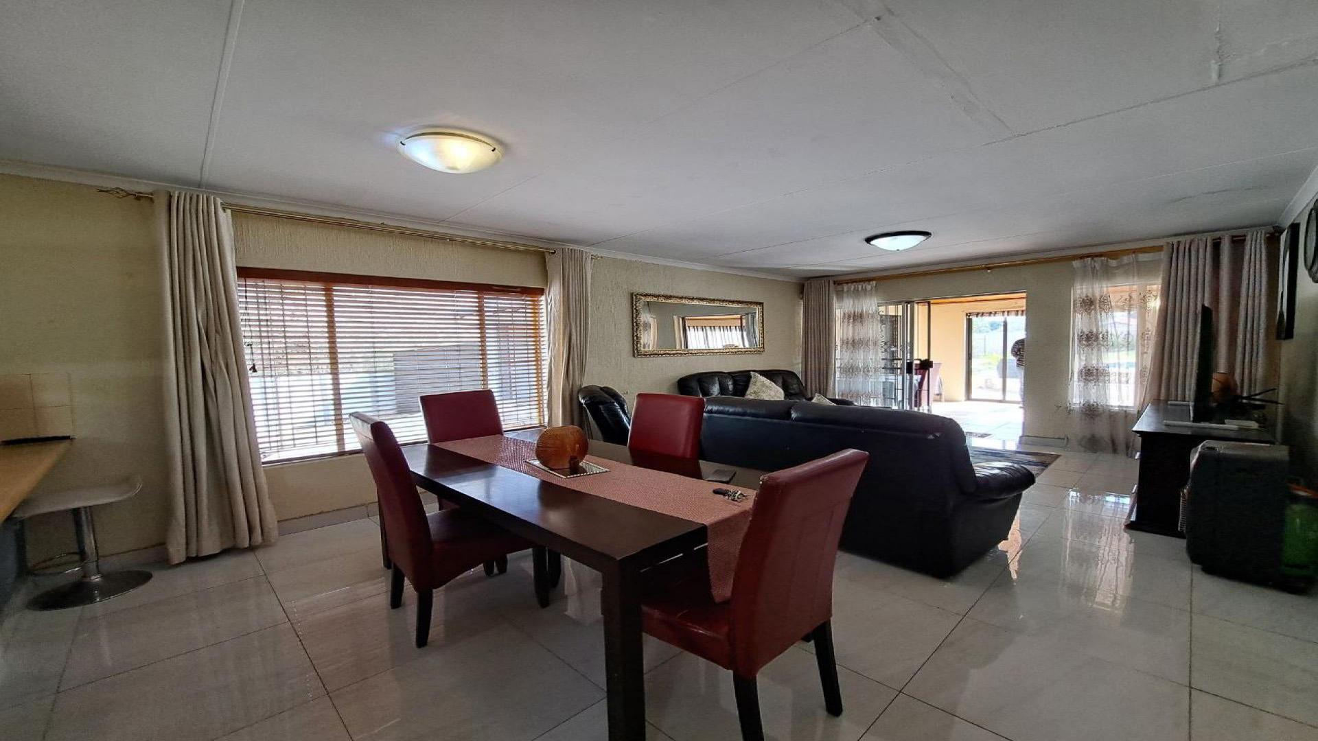 Dining Room of property in The Reeds