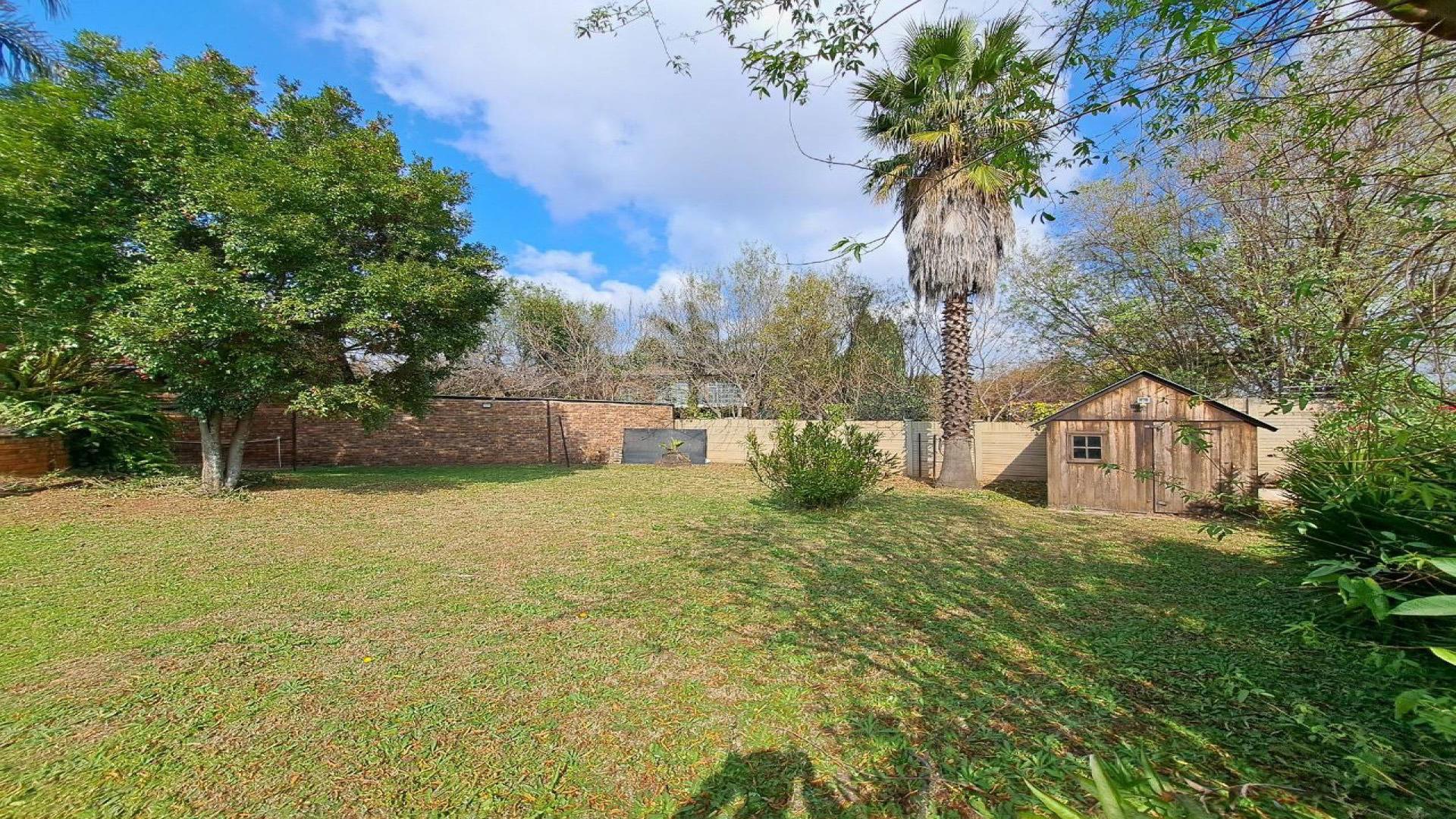 Garage of property in The Reeds