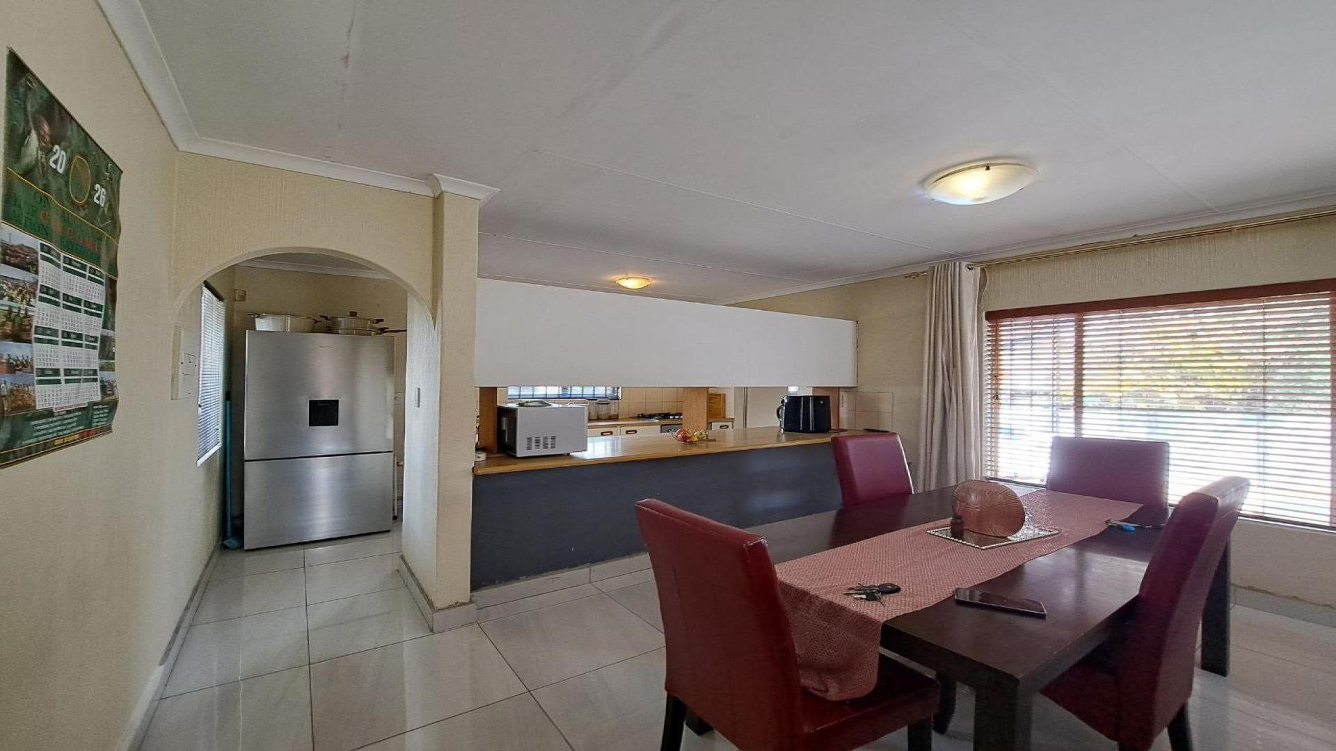 Dining Room of property in The Reeds