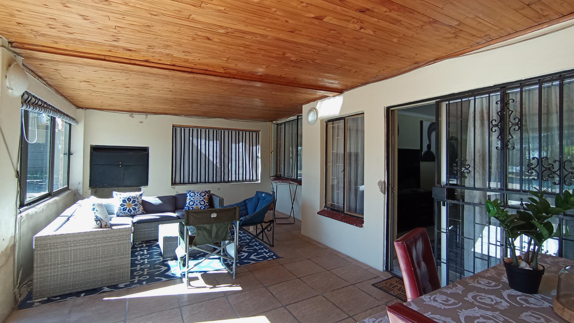 Patio - 29 square meters of property in The Reeds