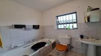 Bathroom 1 of property in The Reeds