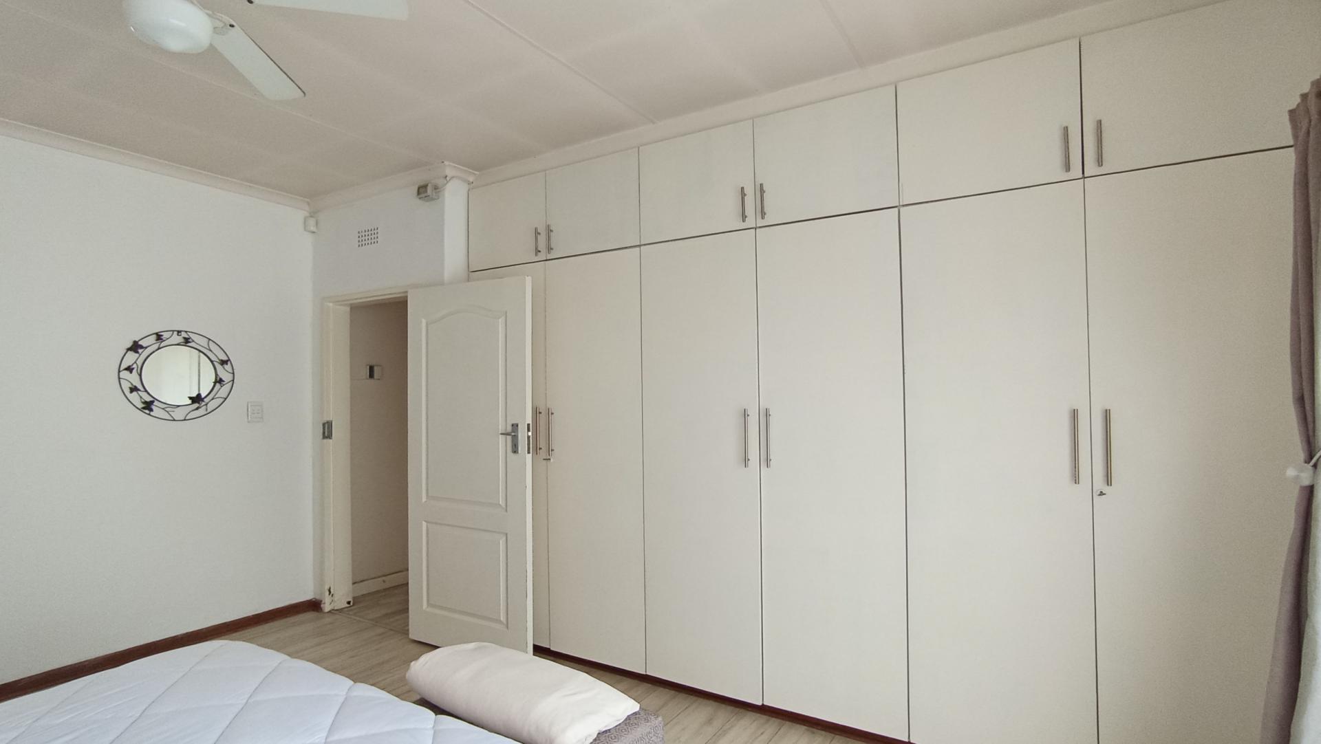 Main Bedroom - 17 square meters of property in Edelweiss