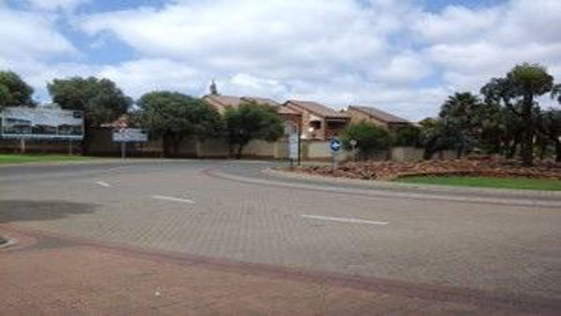 Front View of property in Mooikloof Ridge