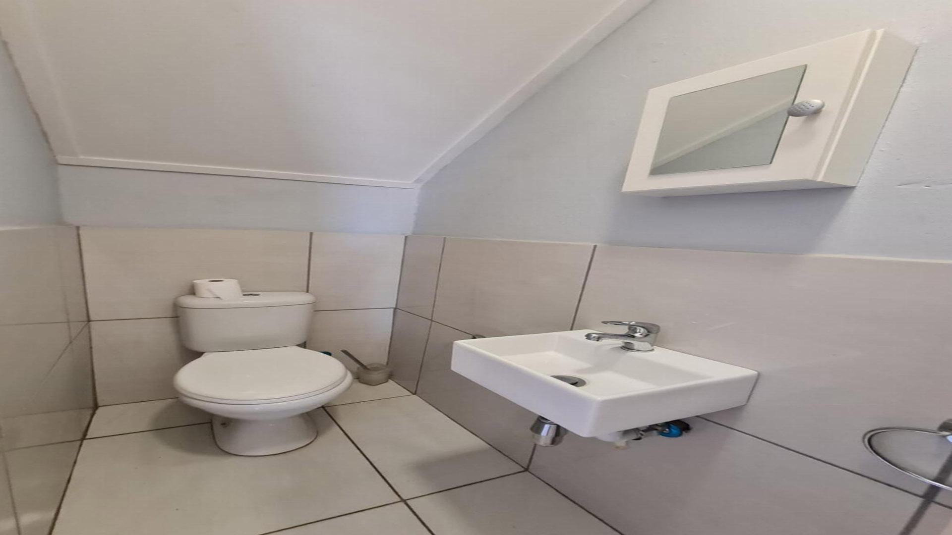 Guest Toilet of property in Heuwelsig Estate