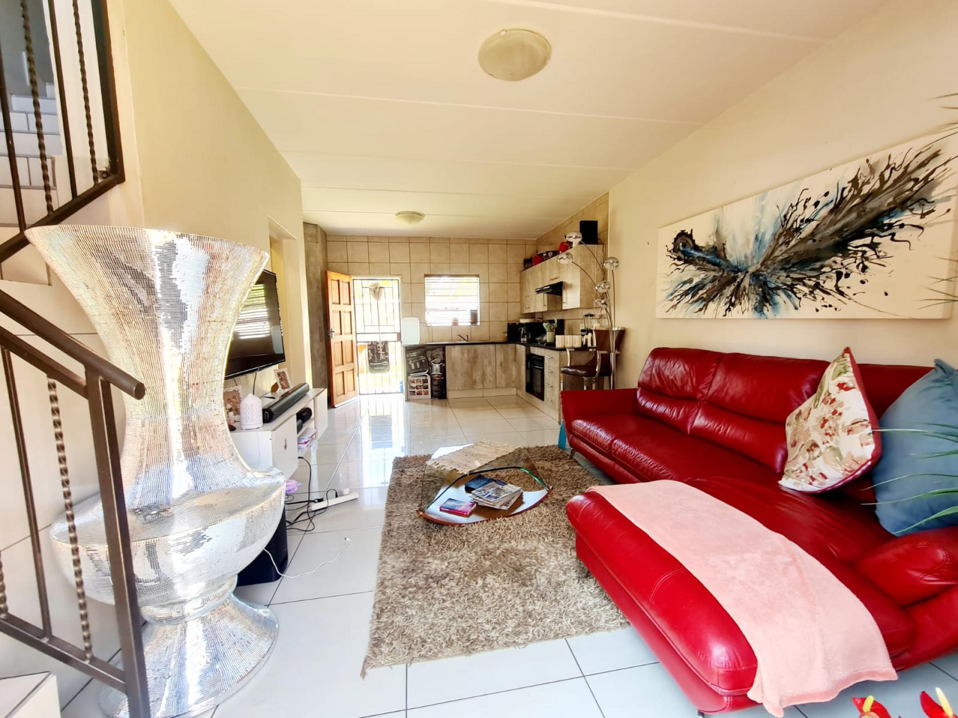 Lounges of property in Heuwelsig Estate
