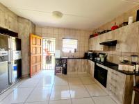 Kitchen of property in Heuwelsig Estate