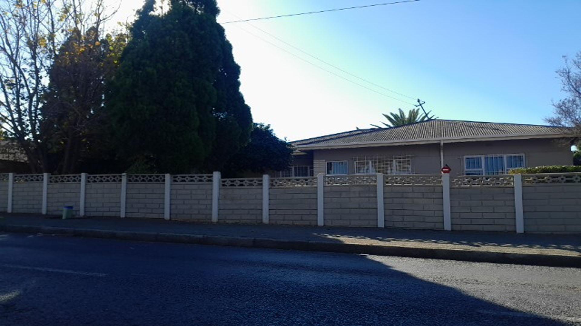 Front View of property in Primrose