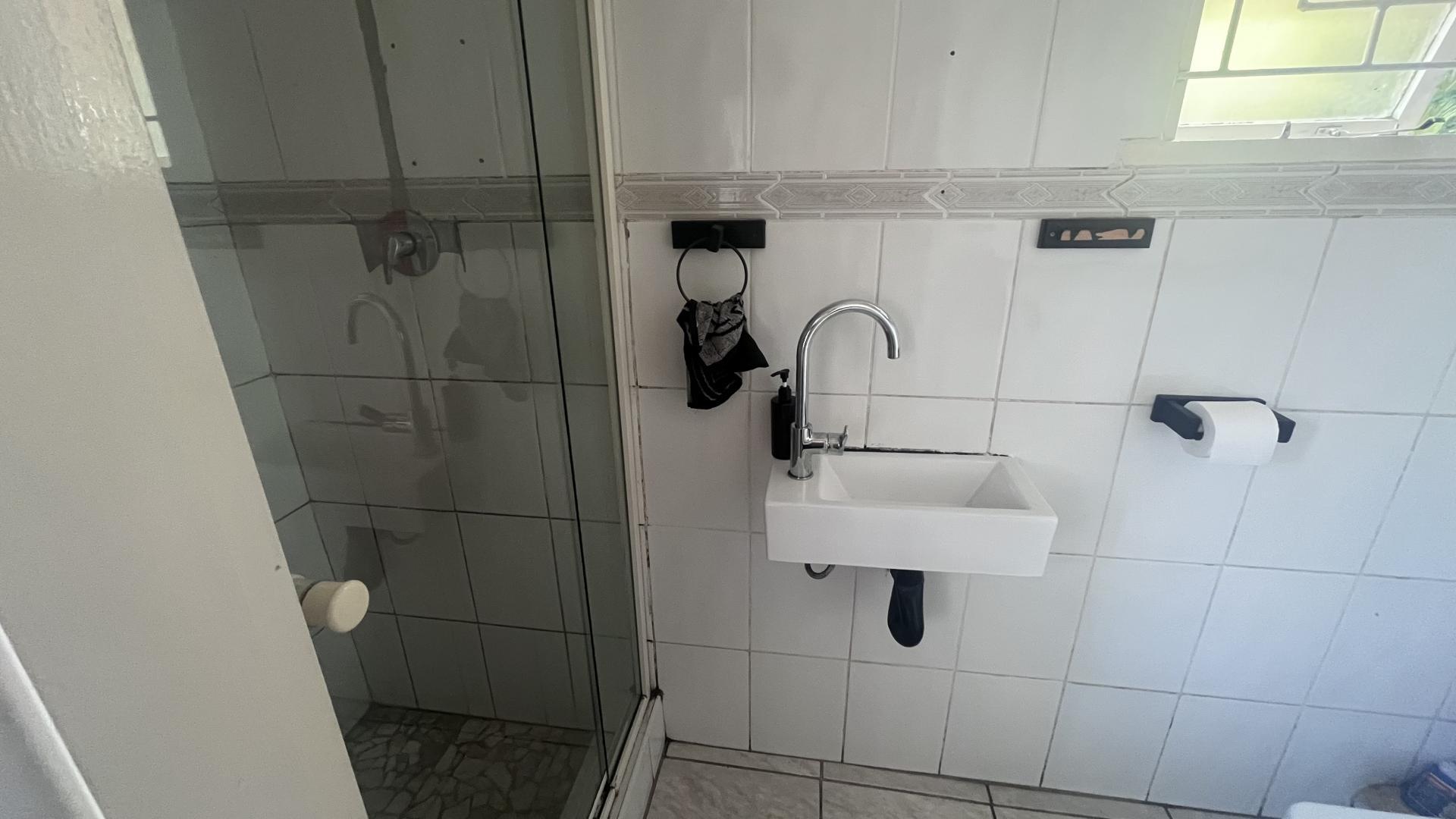 Bathroom 1 of property in The Wolds