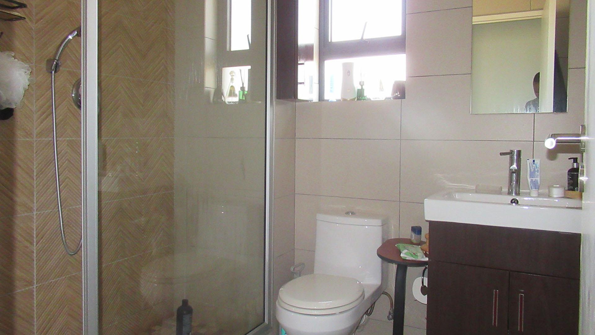Bathroom 1 - 6 square meters of property in Fourways