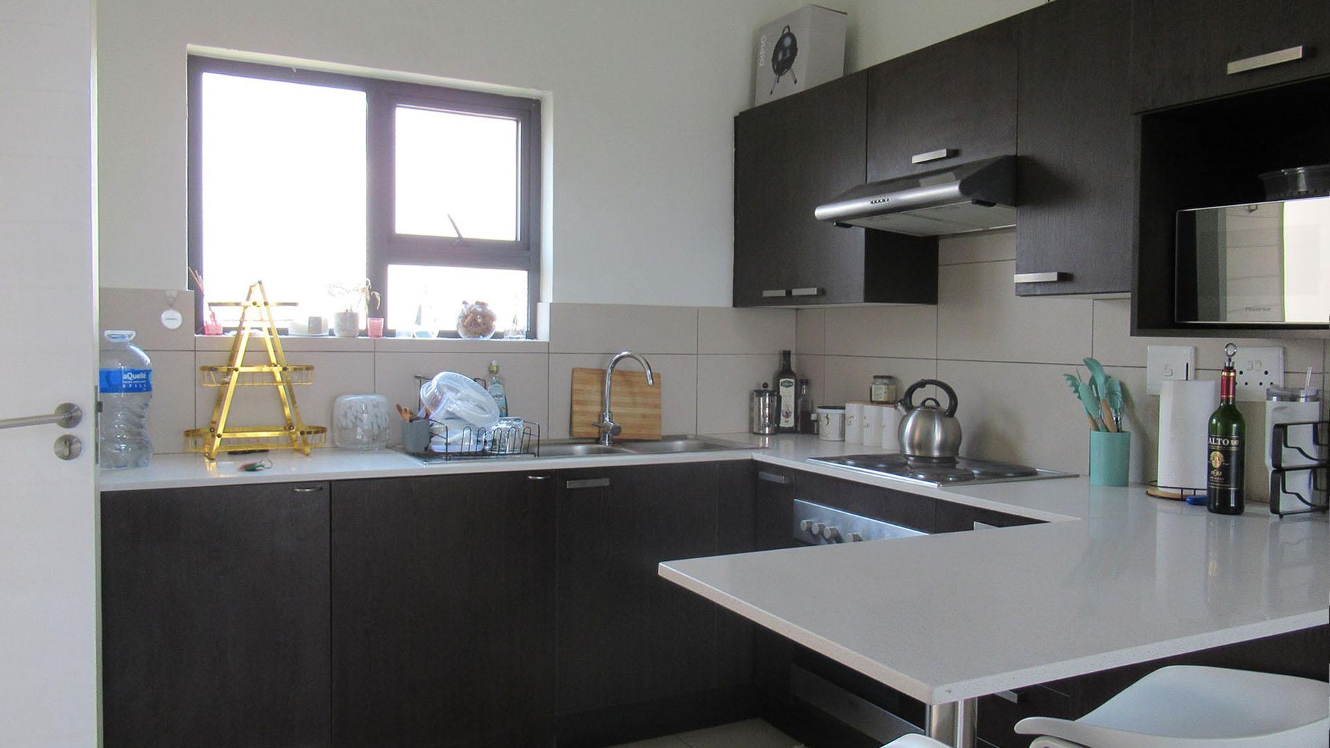 Kitchen - 9 square meters of property in Fourways