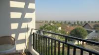 Balcony - 37 square meters of property in Fourways
