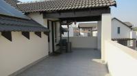 Balcony - 37 square meters of property in Fourways