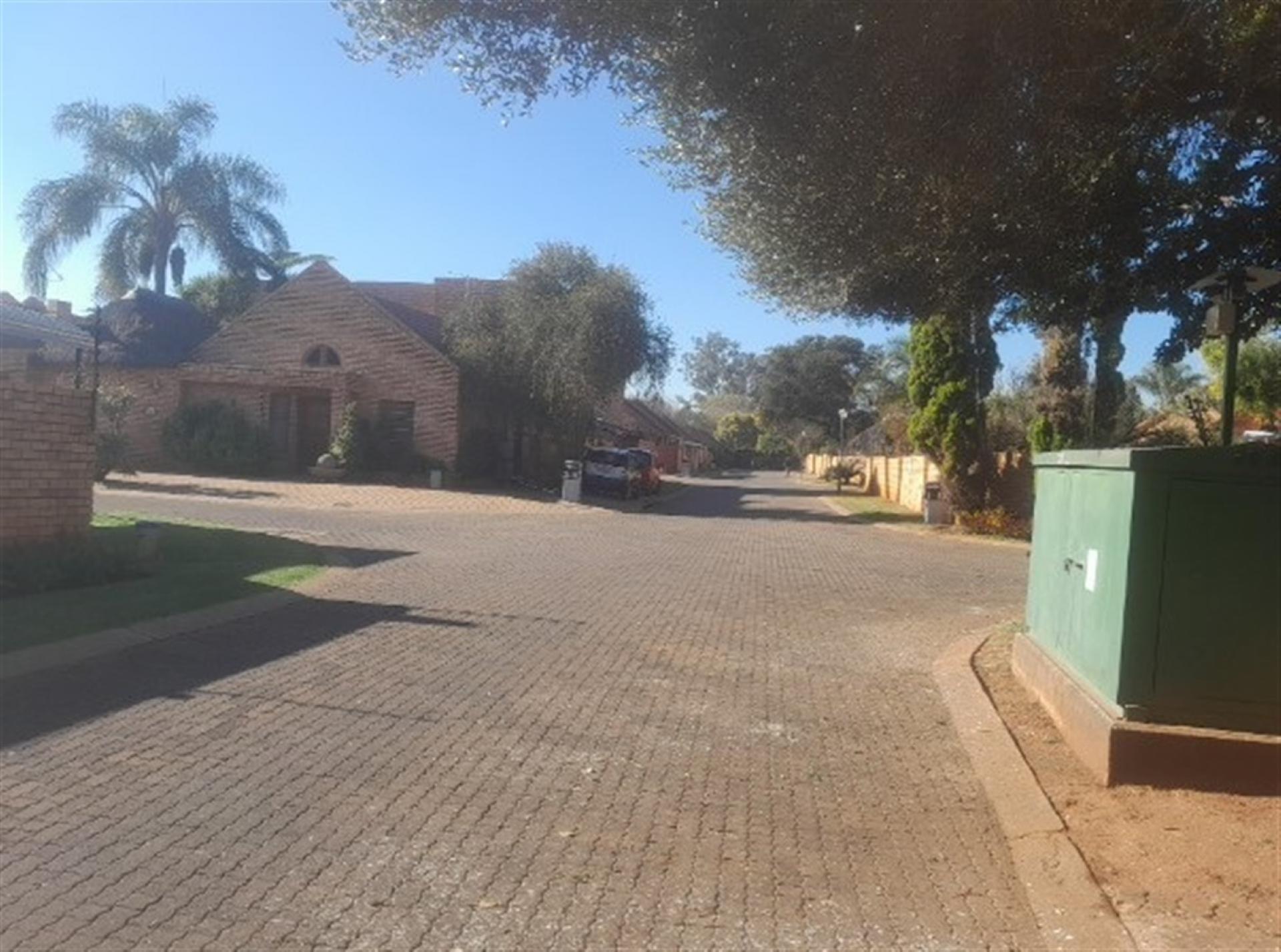 Front View of property in Clubview