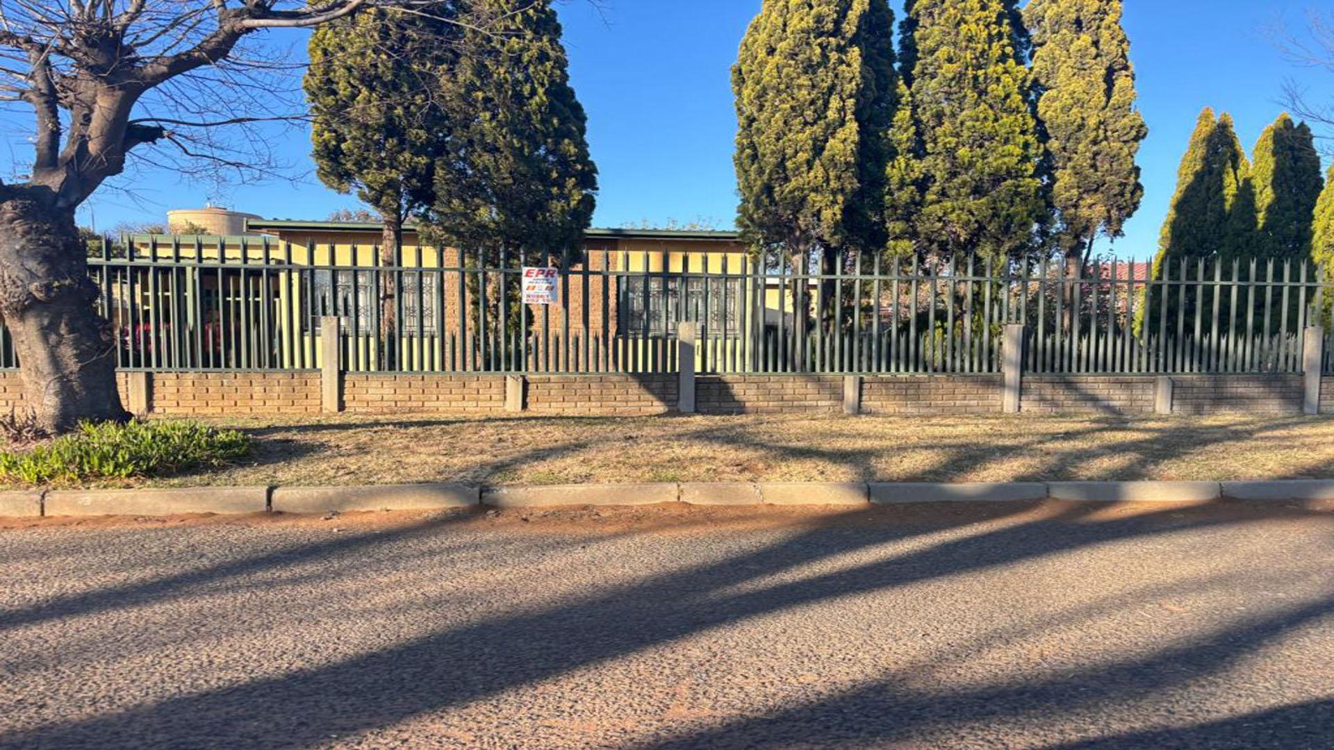 Front View of property in Johannesburg Central