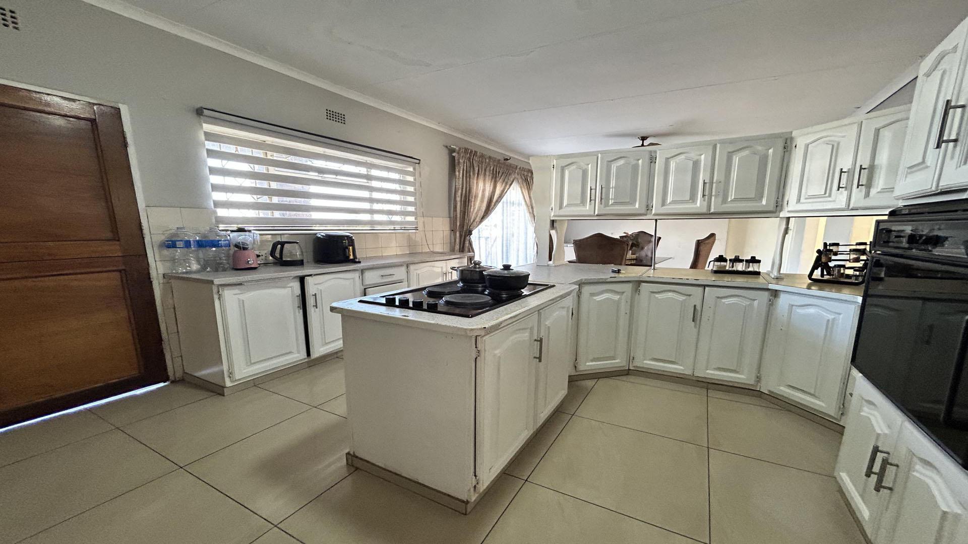 Kitchen of property in Elsburg