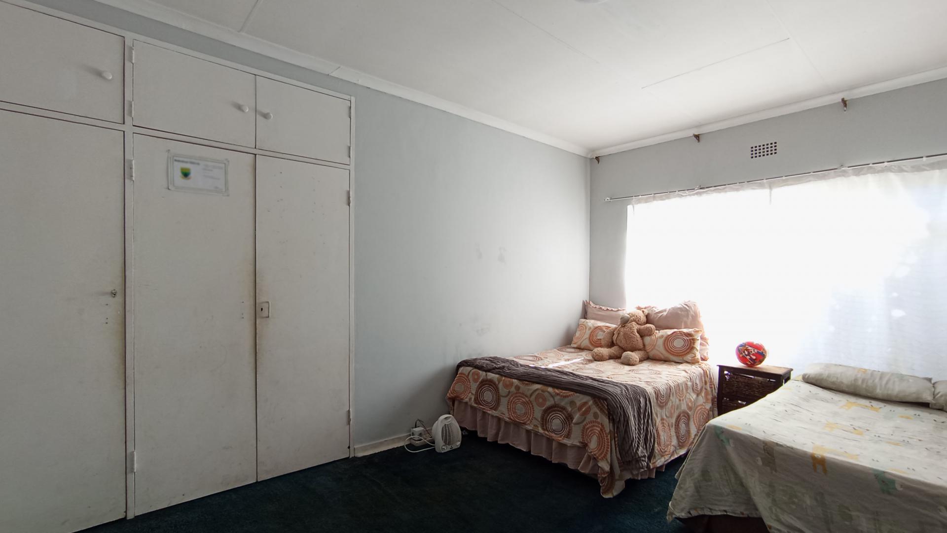 Bed Room 2 - 35 square meters of property in Elsburg