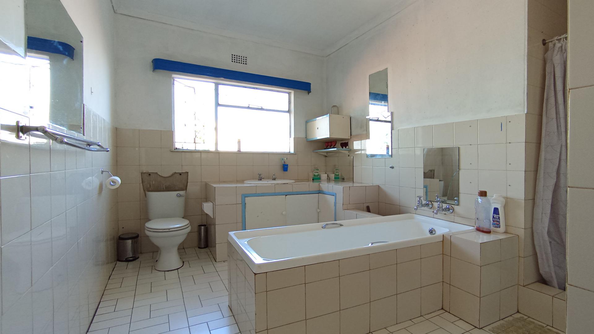 Bathroom 1 - 33 square meters of property in Elsburg