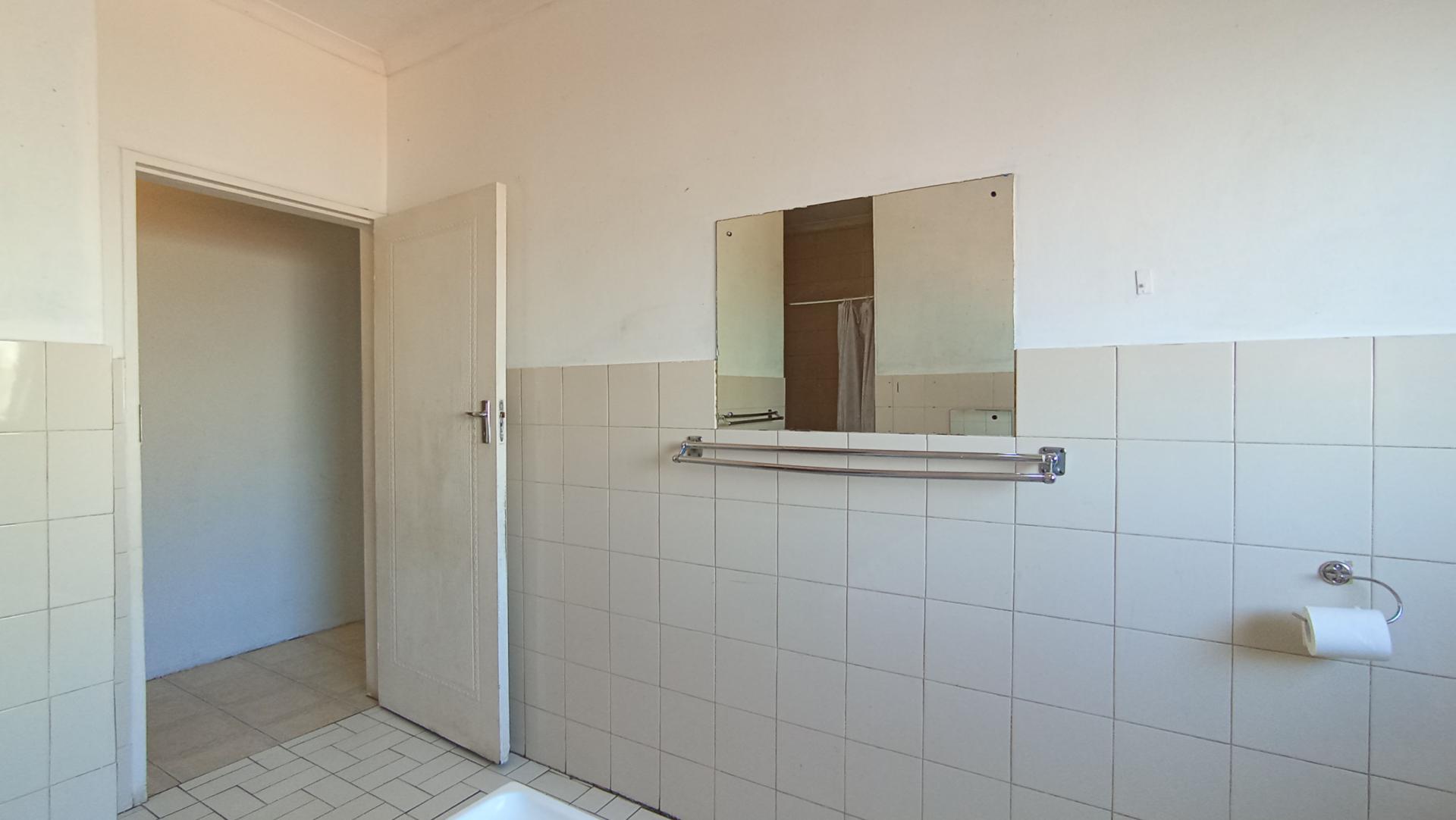 Bathroom 1 - 33 square meters of property in Elsburg