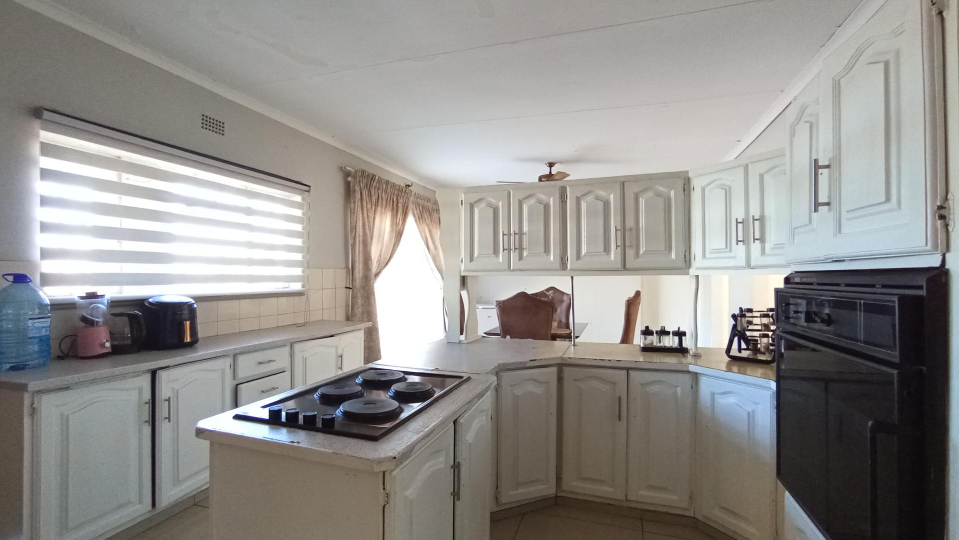 Kitchen - 35 square meters of property in Elsburg