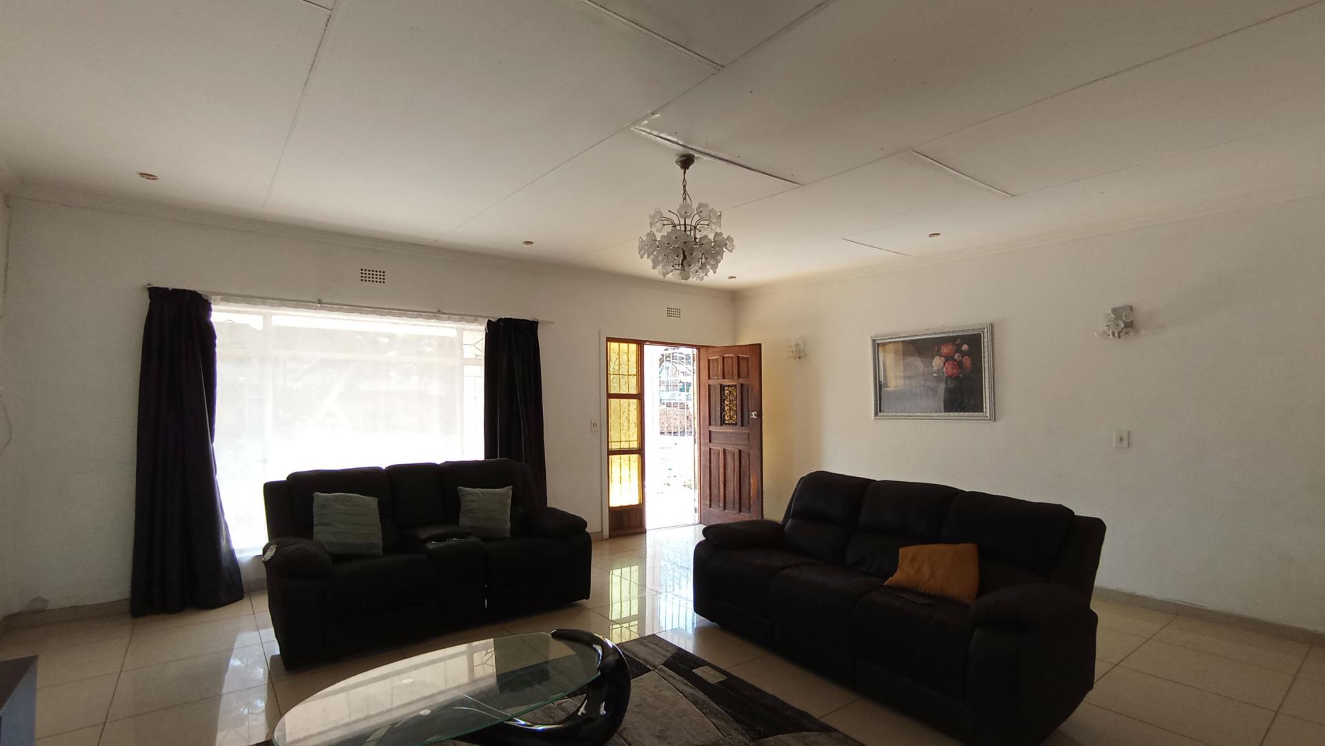 Lounges - 45 square meters of property in Elsburg