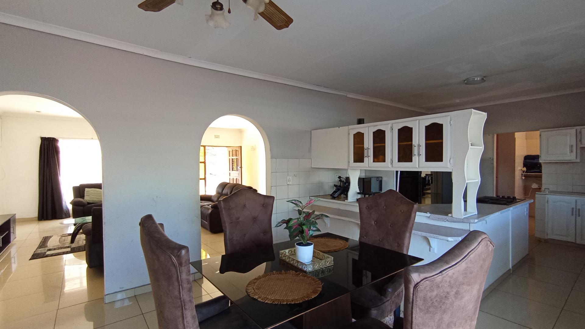 Dining Room - 17 square meters of property in Elsburg