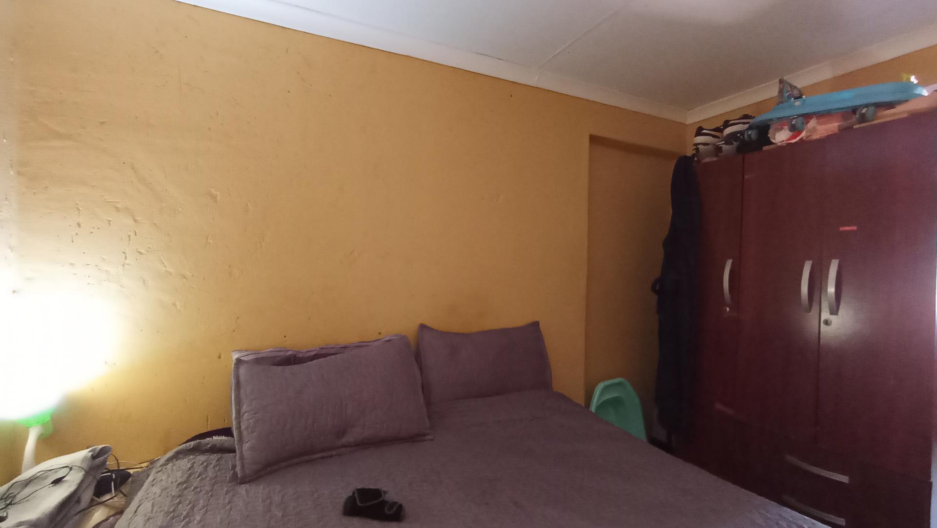 Bed Room 1 - 80 square meters of property in Elsburg