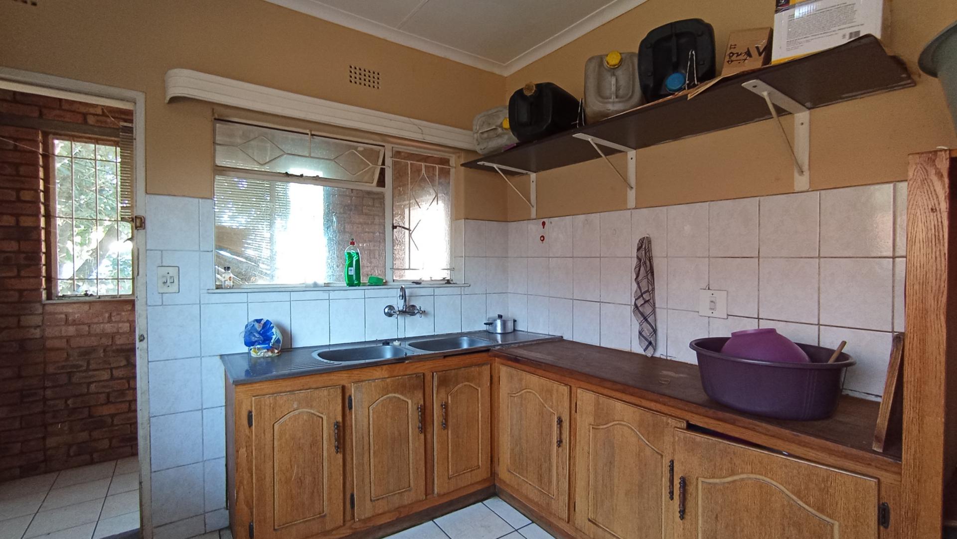 Kitchen - 35 square meters of property in Elsburg