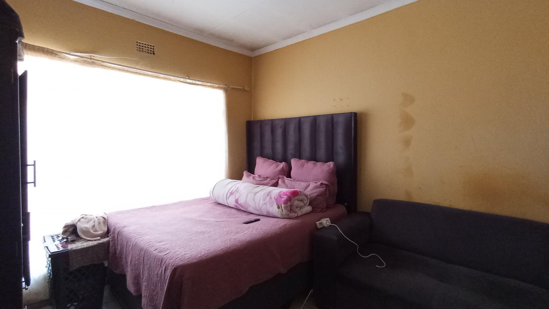 Bed Room 2 - 35 square meters of property in Elsburg