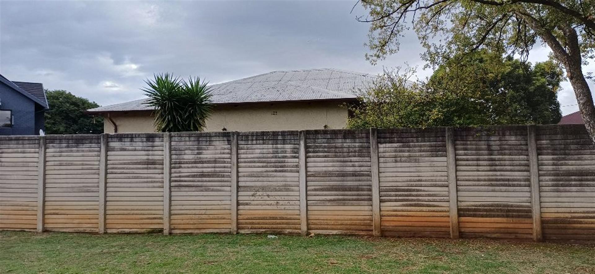 Front View of property in Selection park