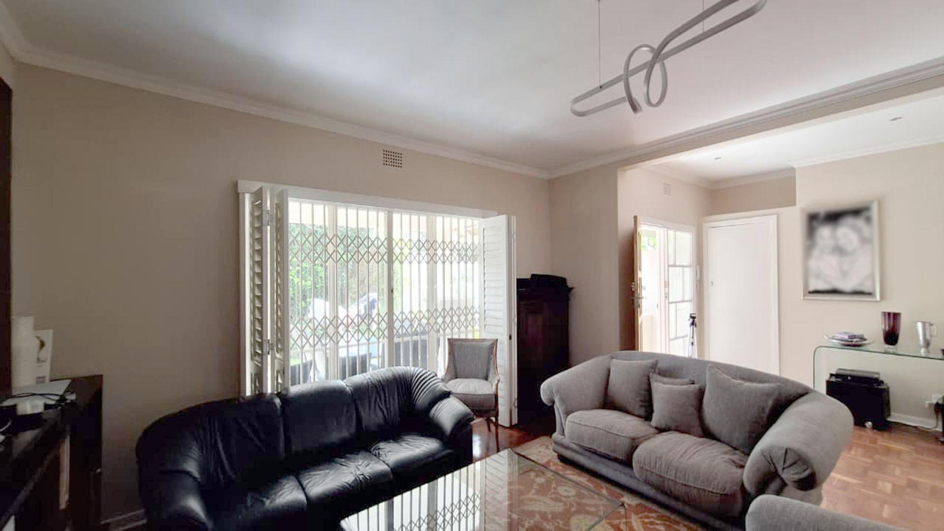 Lounges - 47 square meters of property in Sydenham - JHB