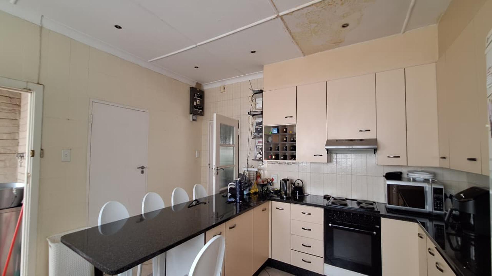 Kitchen - 23 square meters of property in Sydenham - JHB