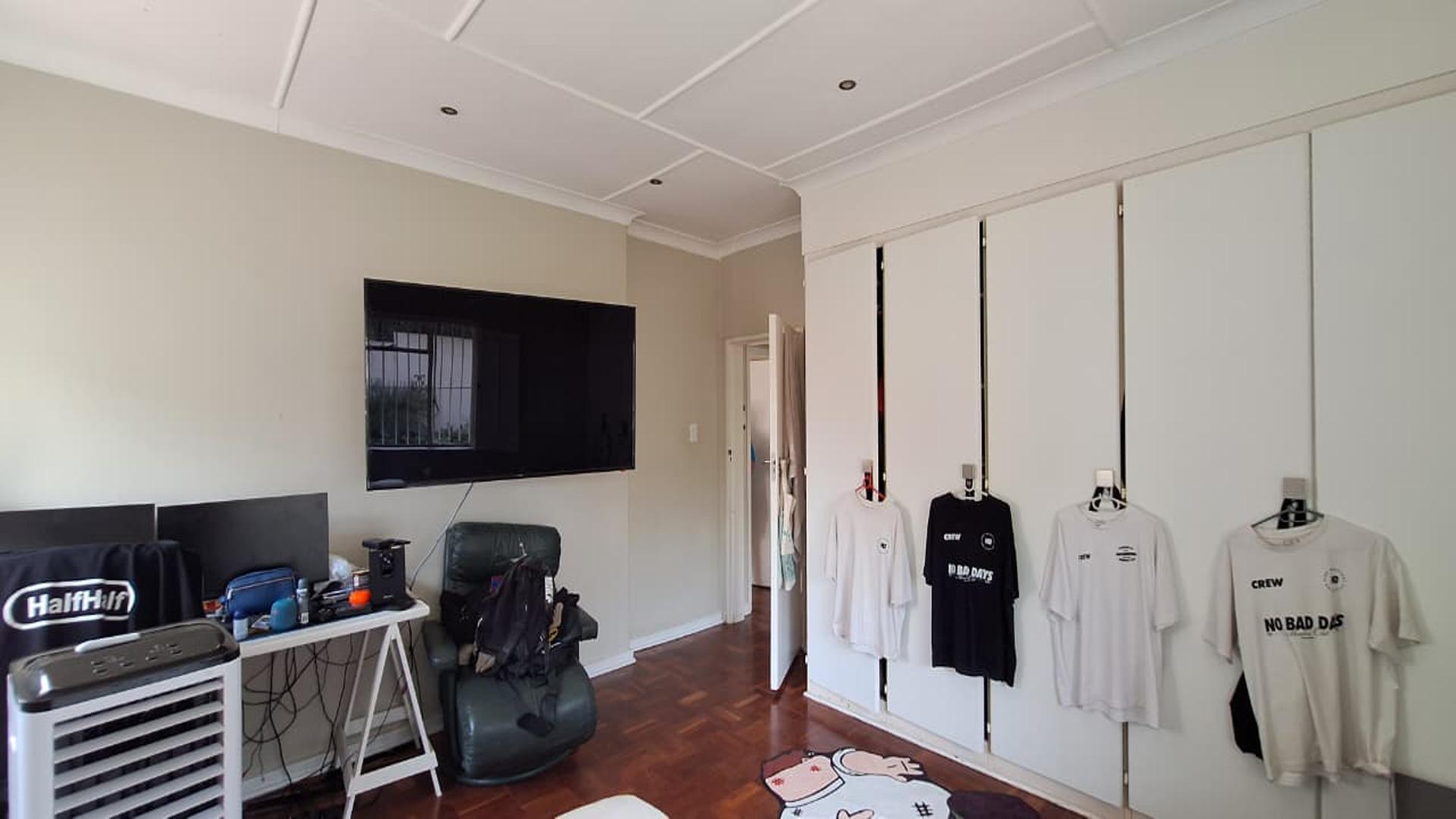 Main Bedroom - 23 square meters of property in Sydenham - JHB