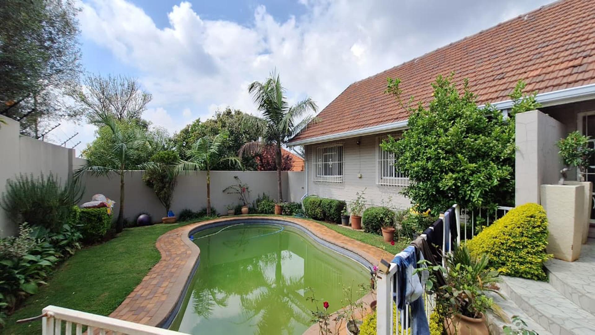 Swimming Pool of property in Sydenham - JHB