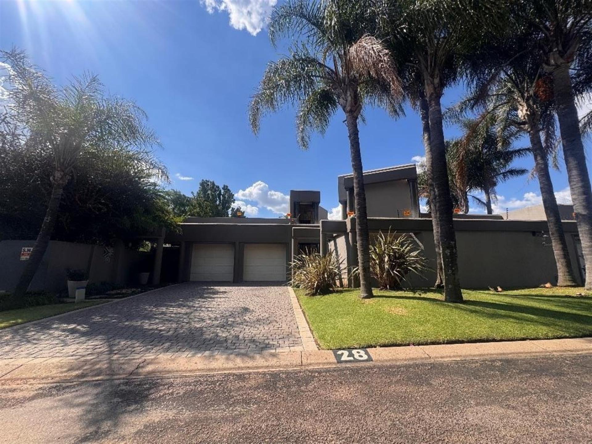 Front View of property in Sunward park