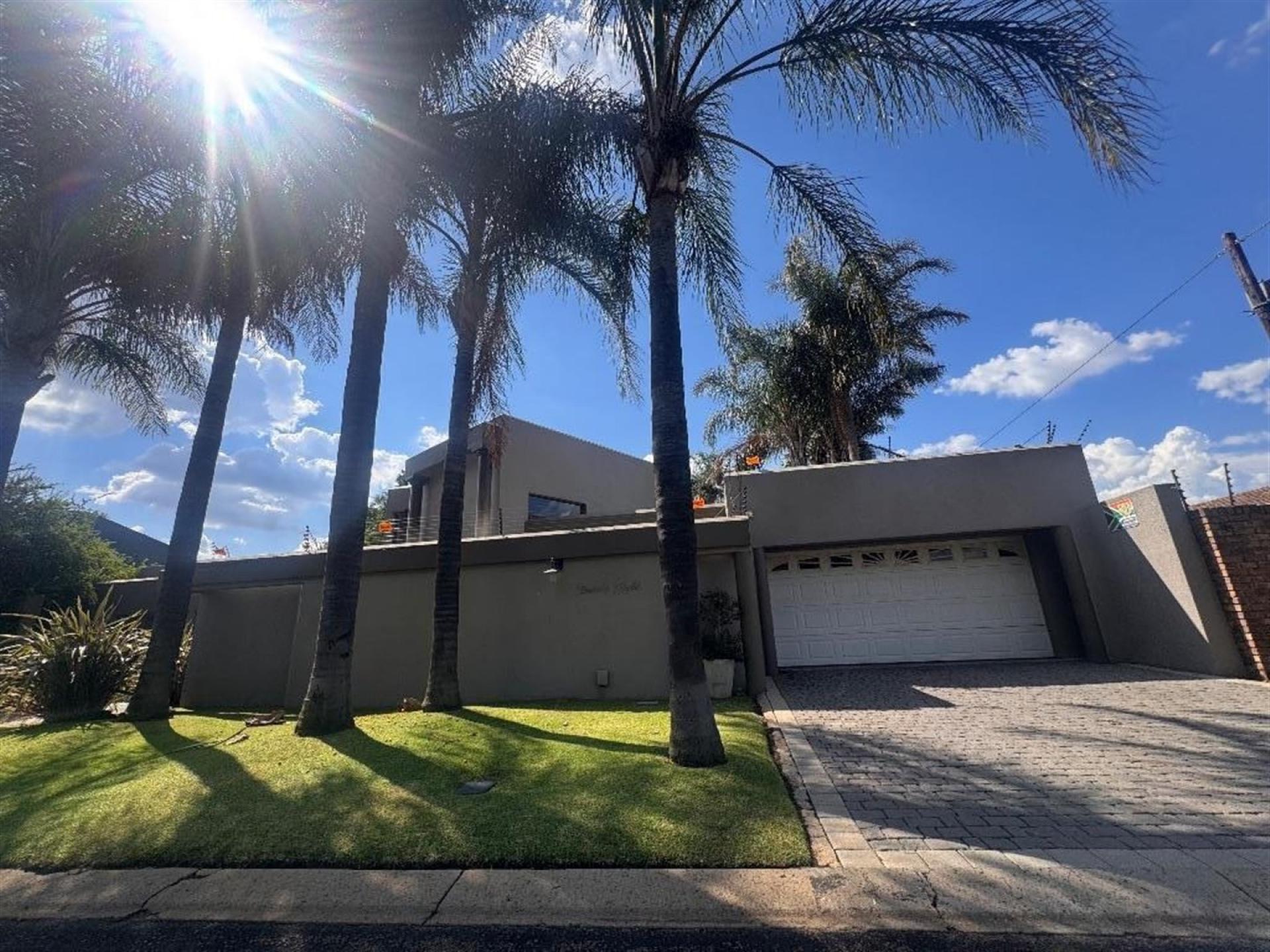 Front View of property in Sunward park