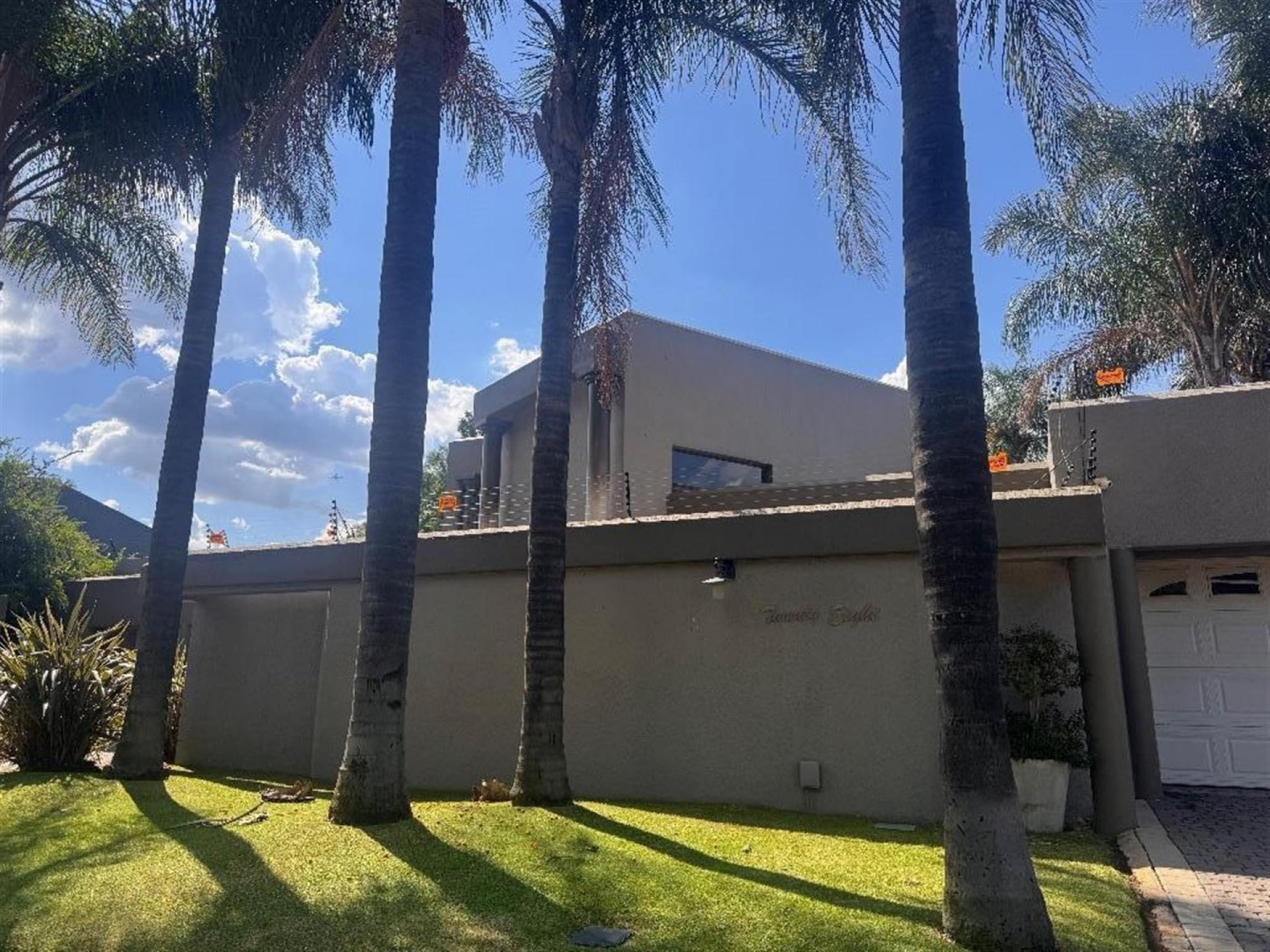 Front View of property in Sunward park