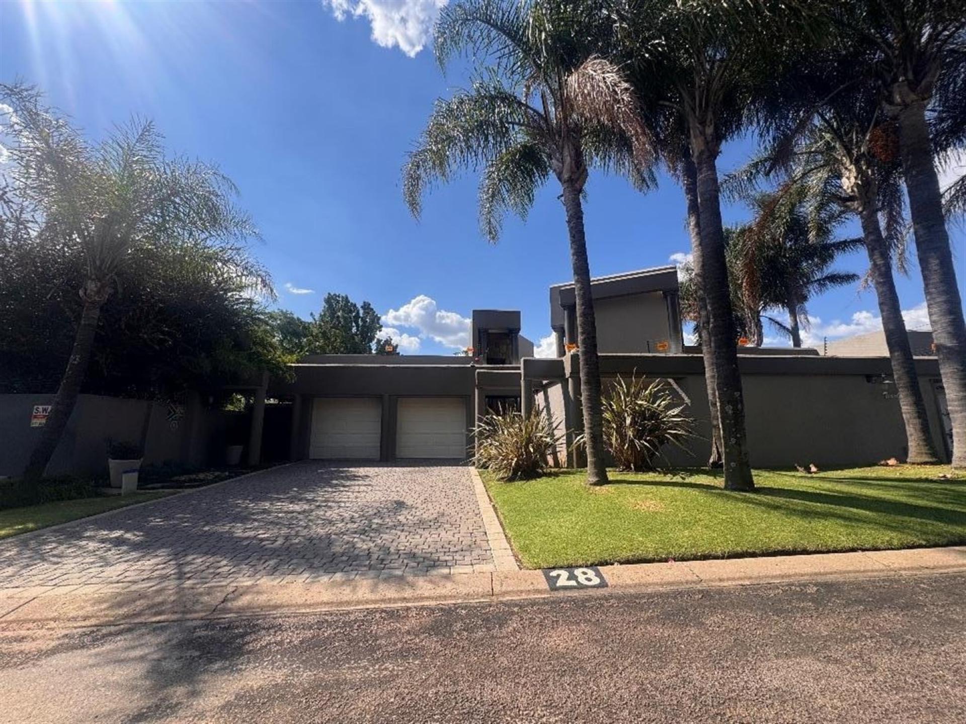 Front View of property in Sunward park