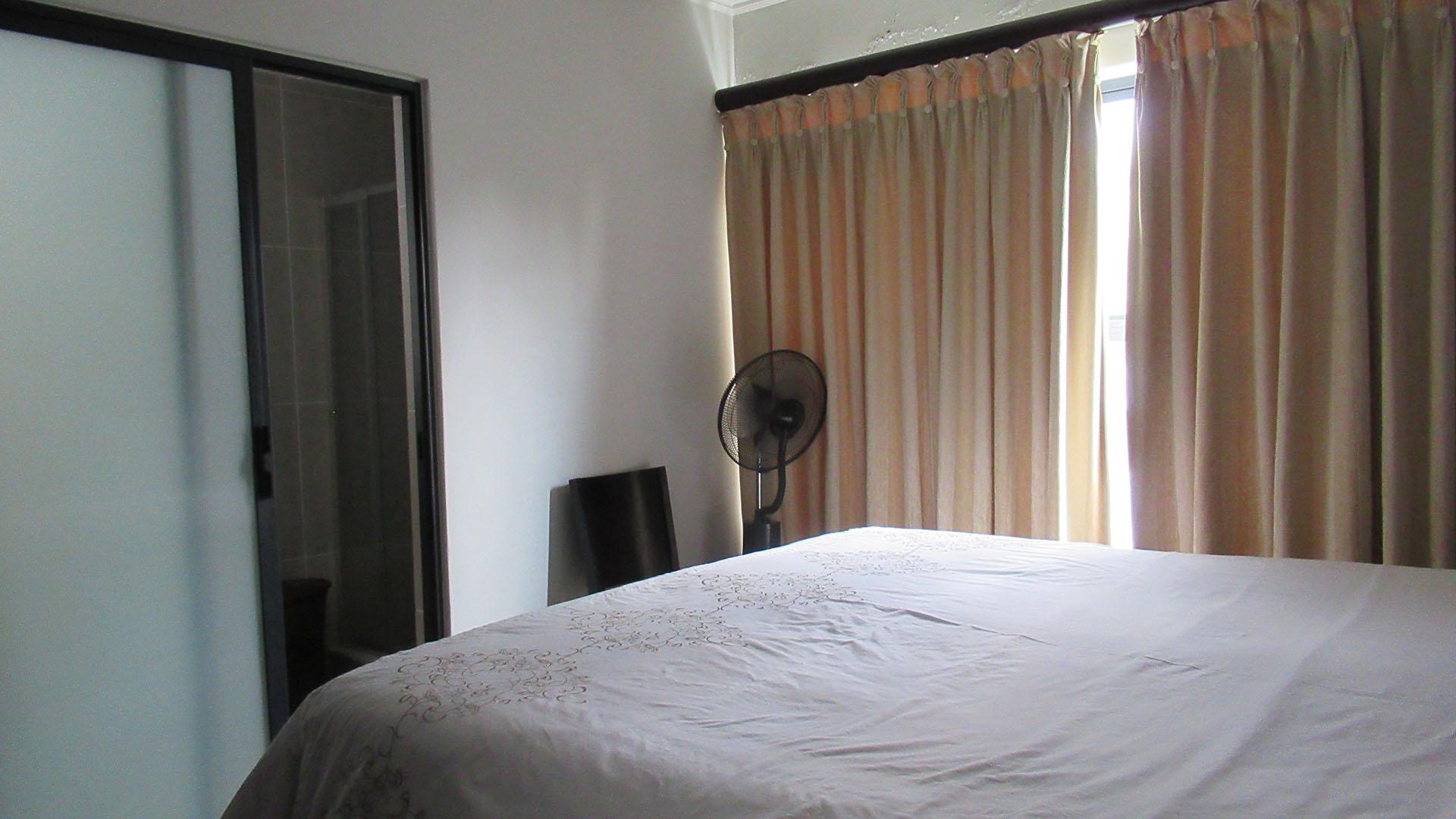 Main Bedroom - 12 square meters of property in Greenstone Hill