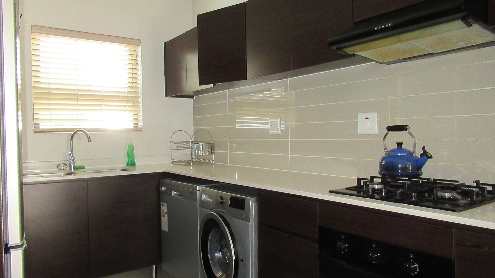 Kitchen - 11 square meters of property in Greenstone Hill