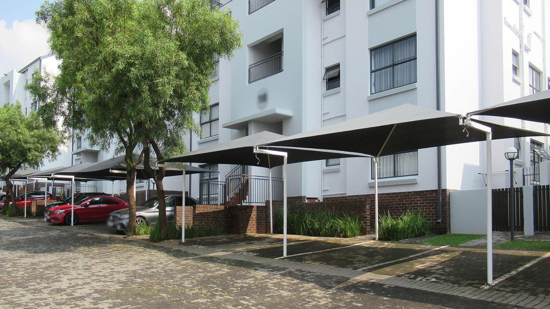 Front View of property in Greenstone Hill