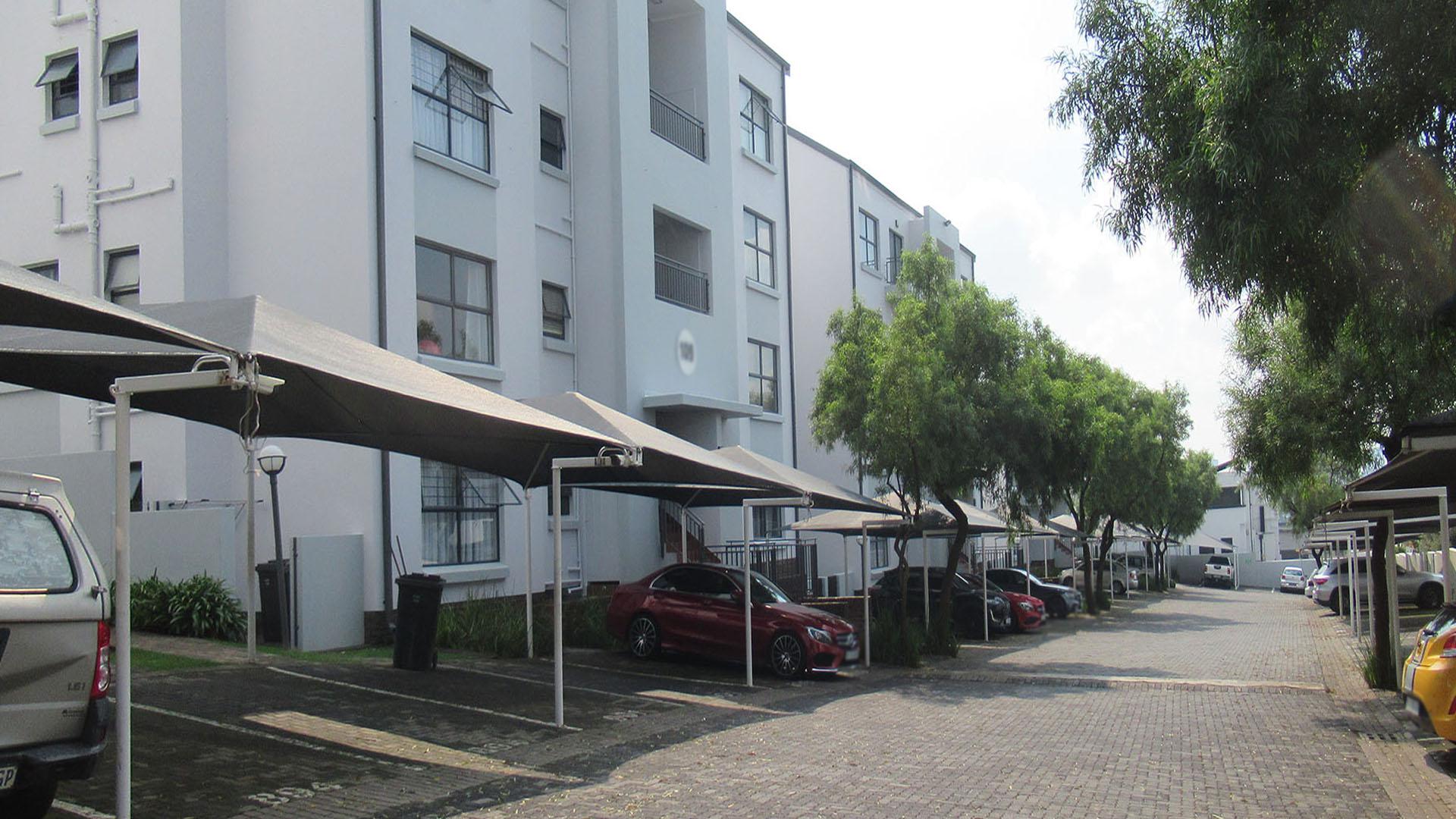 Front View of property in Greenstone Hill