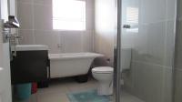 Bathroom 1 - 6 square meters of property in Greenstone Hill