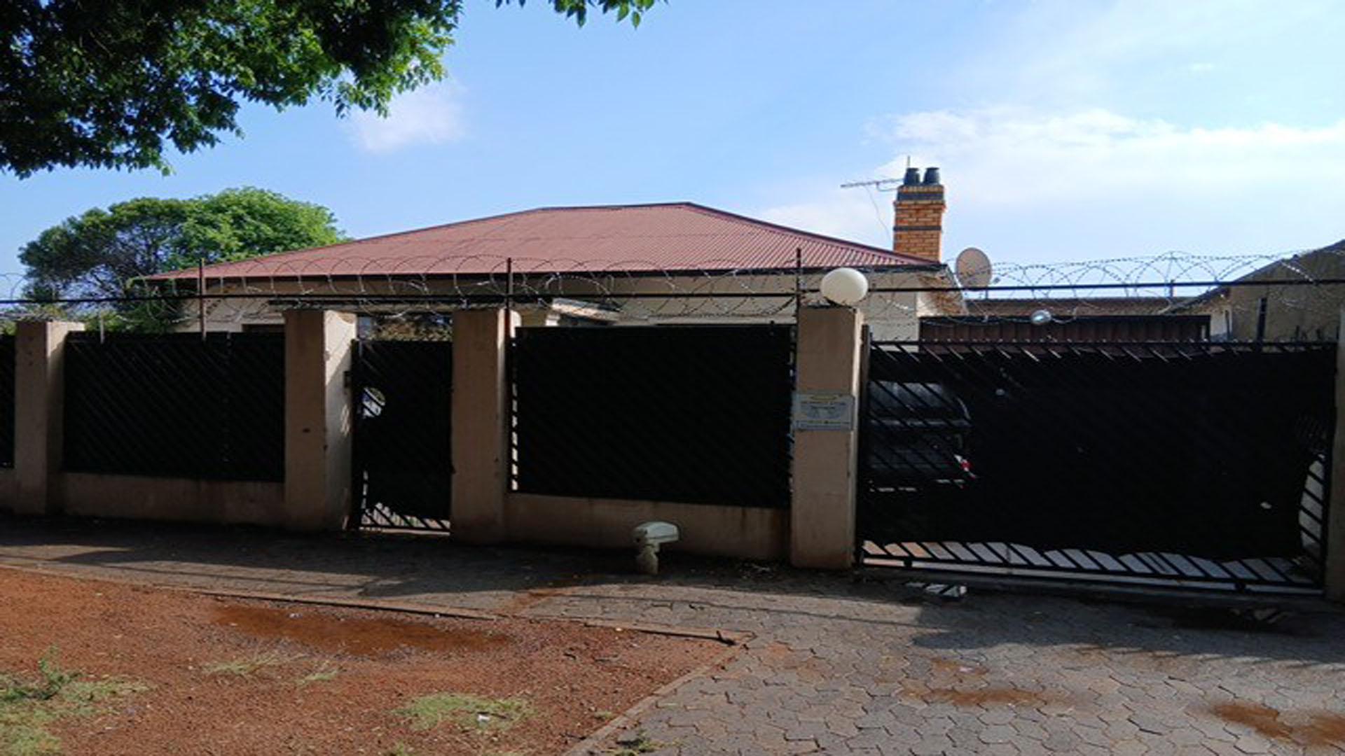 Front View of property in Regents Park