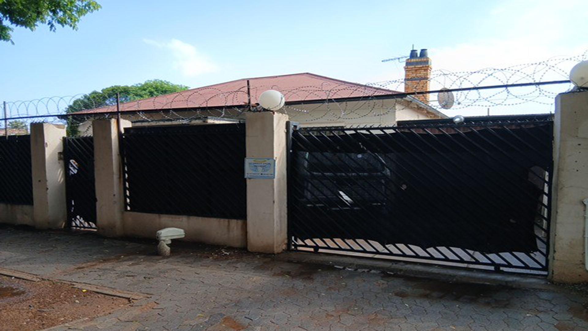 Front View of property in Regents Park