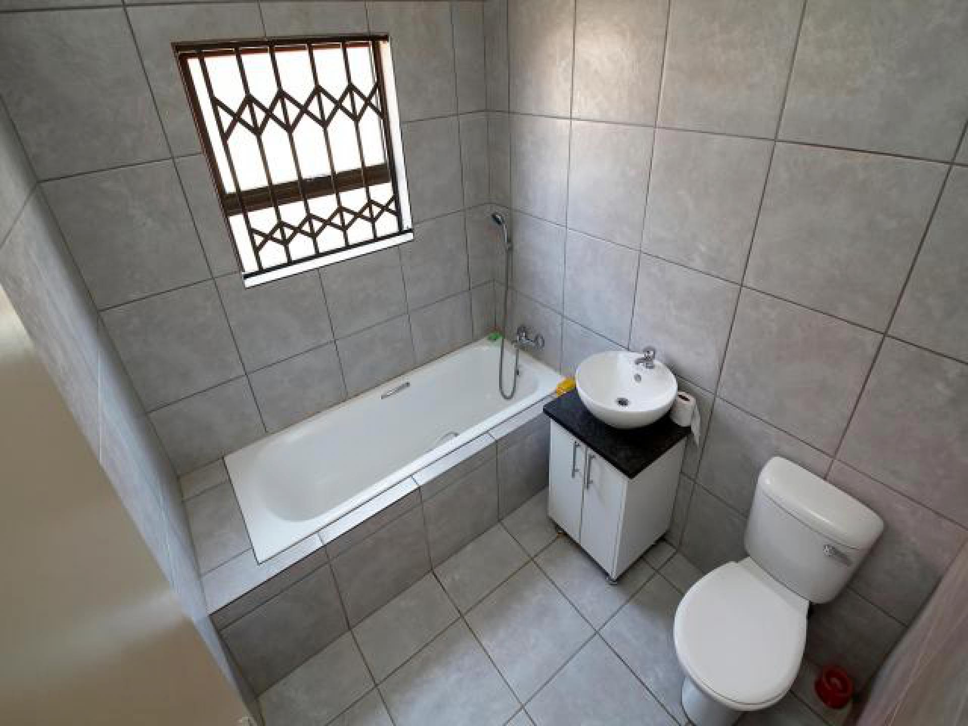 Bathroom 1 of property in Ermelo