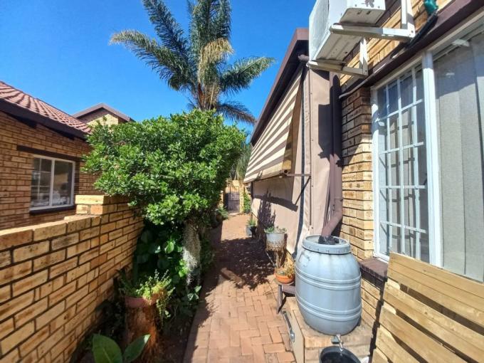 3 Bedroom Simplex for Sale For Sale in Safarituine - MR652349