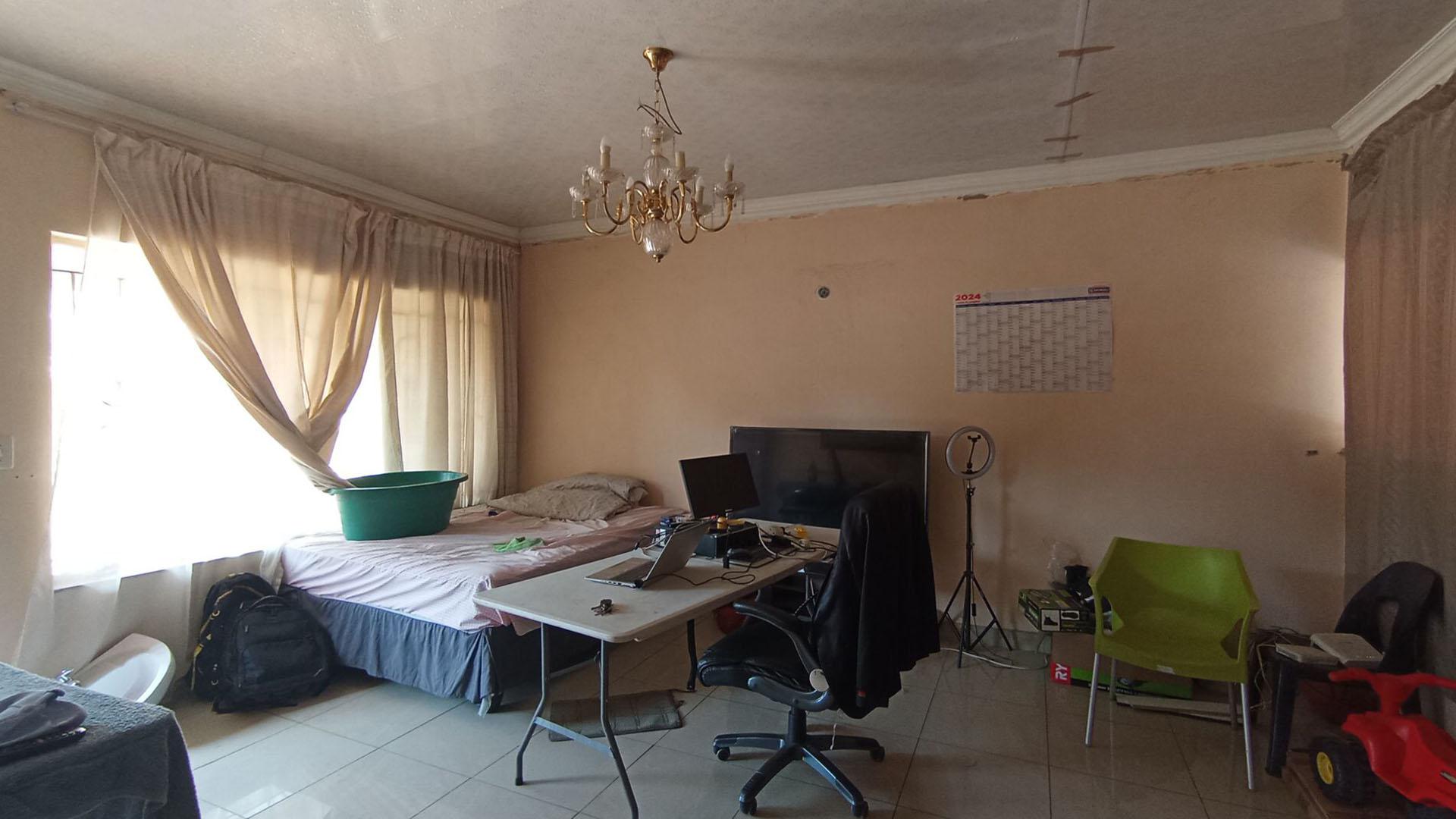 Dining Room - 22 square meters of property in Silverton