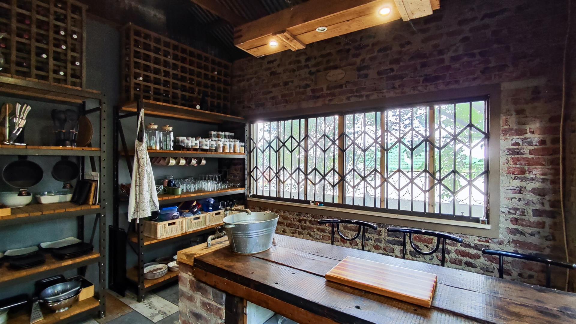 Dining Room - 14 square meters of property in Alberton